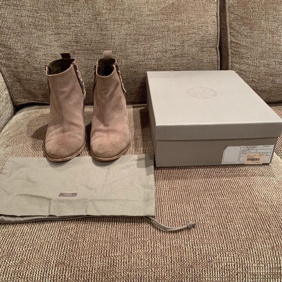 HOSS MINK SUEDE BOOTIES WITH SIDE ZIPPERS SIZE 38 - Picture 1 of 7